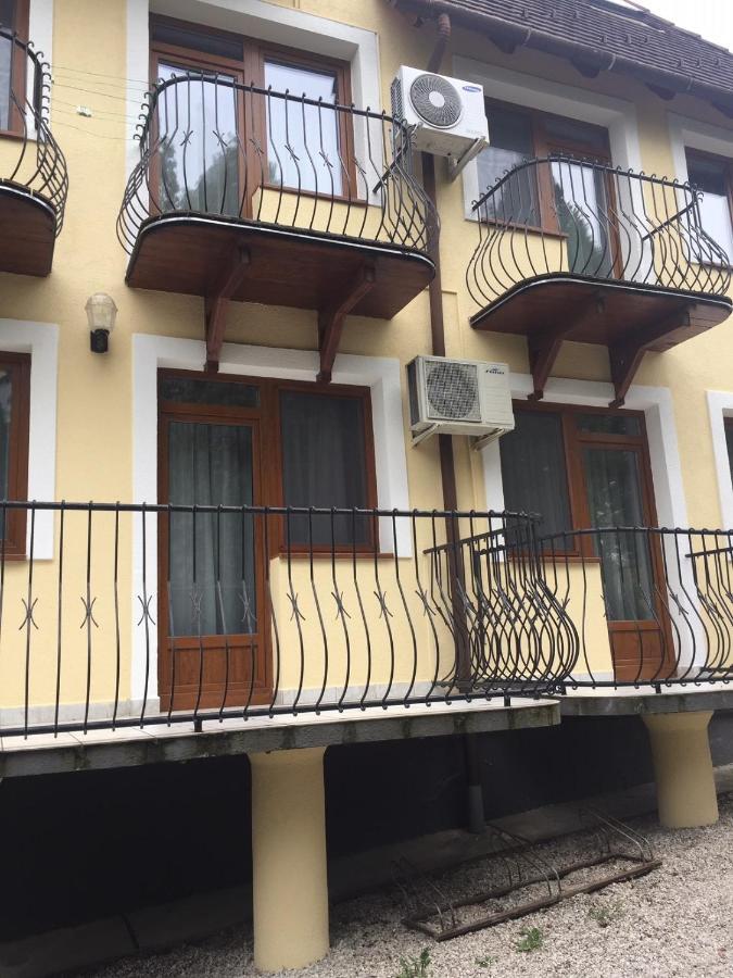 Apartments Yowan Хевіз Екстер'єр фото