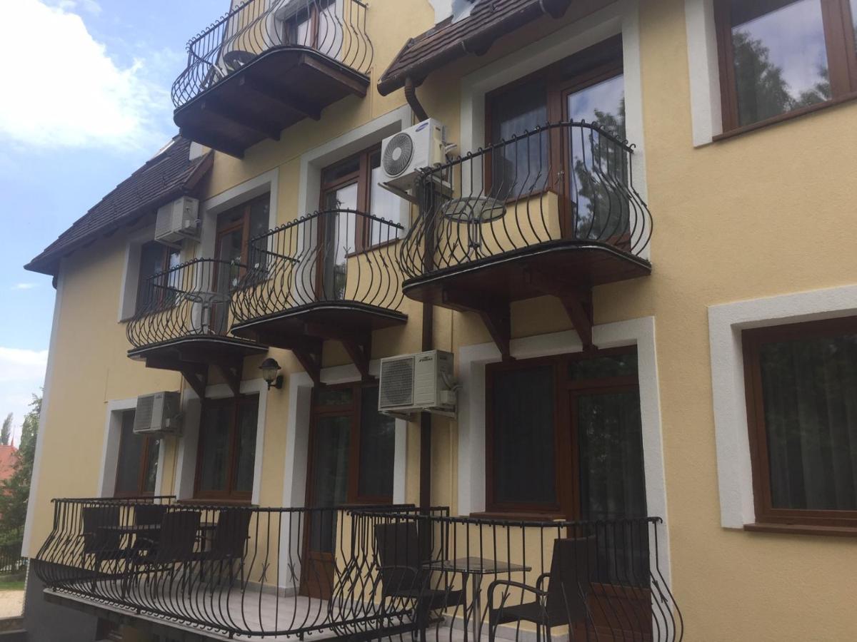 Apartments Yowan Хевіз Екстер'єр фото