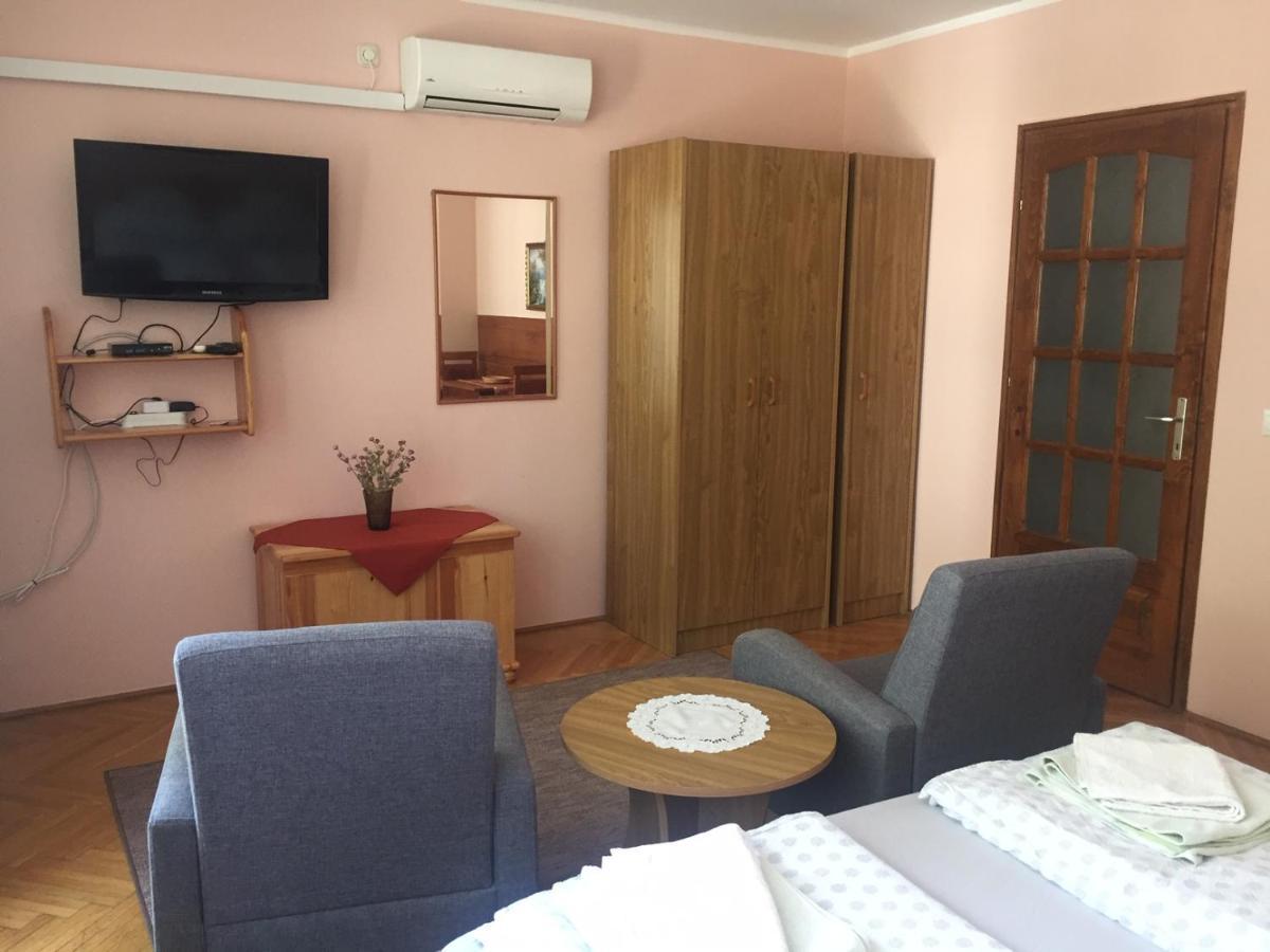 Apartments Yowan Хевіз Екстер'єр фото