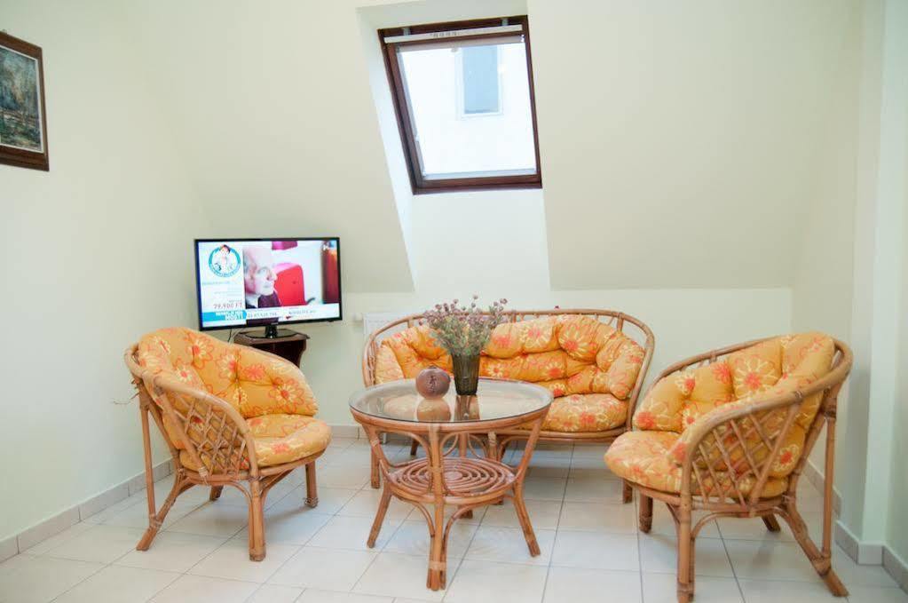 Apartments Yowan Хевіз Екстер'єр фото